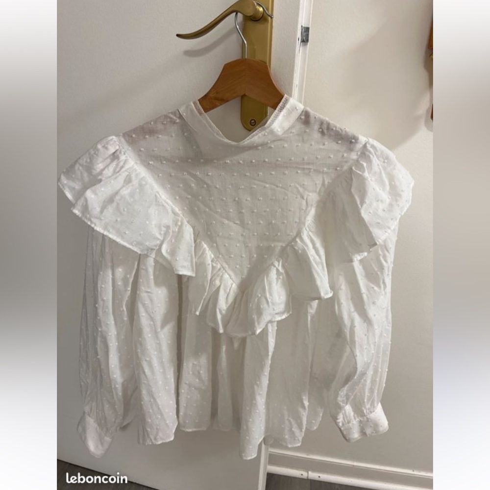 Elegant White Ruffled Women's Top